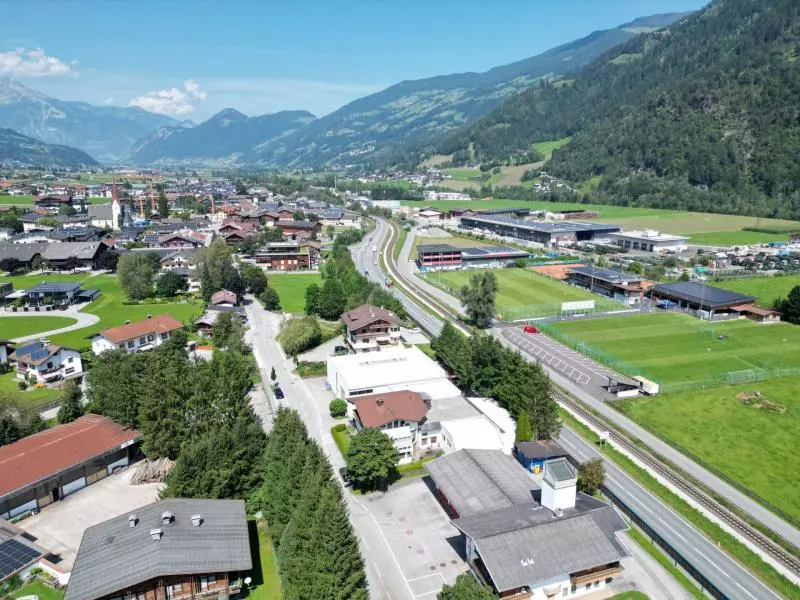 Neu bei ATH Immobilien: Zentral im Zillertal: Vielseitige Gewerbefläche für Wachstum und Erfolg