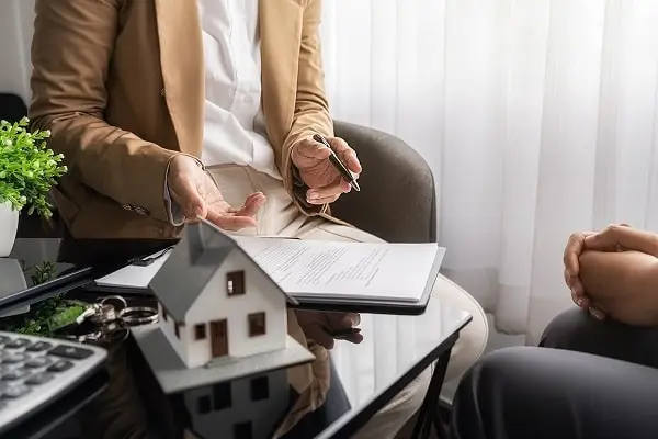 Immobilienbewertung für Verkäufer bei einem persönlichen Beratungsgespräch